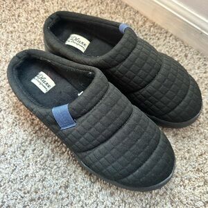 dluxe by dearfoams Women’s Black Slippers - New No Box Or Tags, Size Small (7-8)